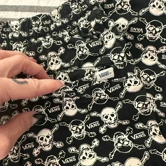 Vans Skull and Crossbones pants men’s size Small would be women’s Medium - Picture 4 of 5